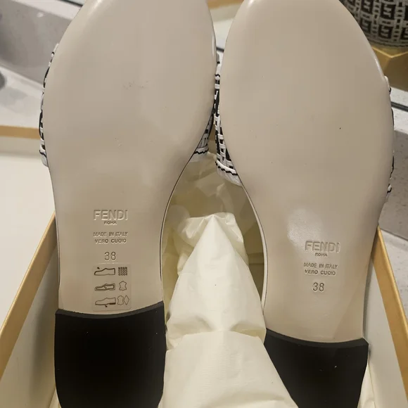 Fendi Women's Black and White Slide Sandals - Picture 5 of 8